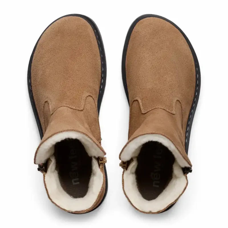 Modern, short ankle boot with two zips